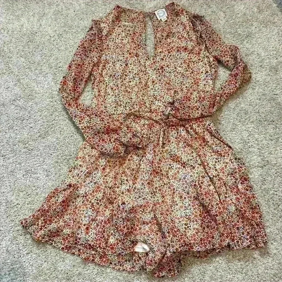 Adorable floral romper - Picture 1 of 3